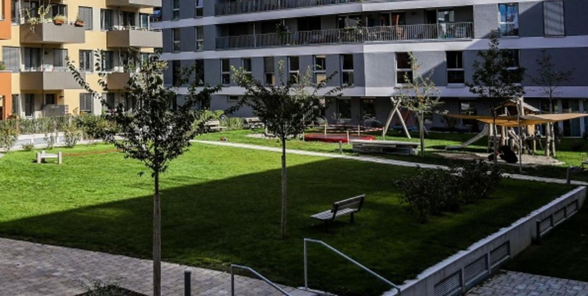 Stadtnahes Gaestezimmer Im Penthouse Bei Esi Tübingen Eksteriør billede