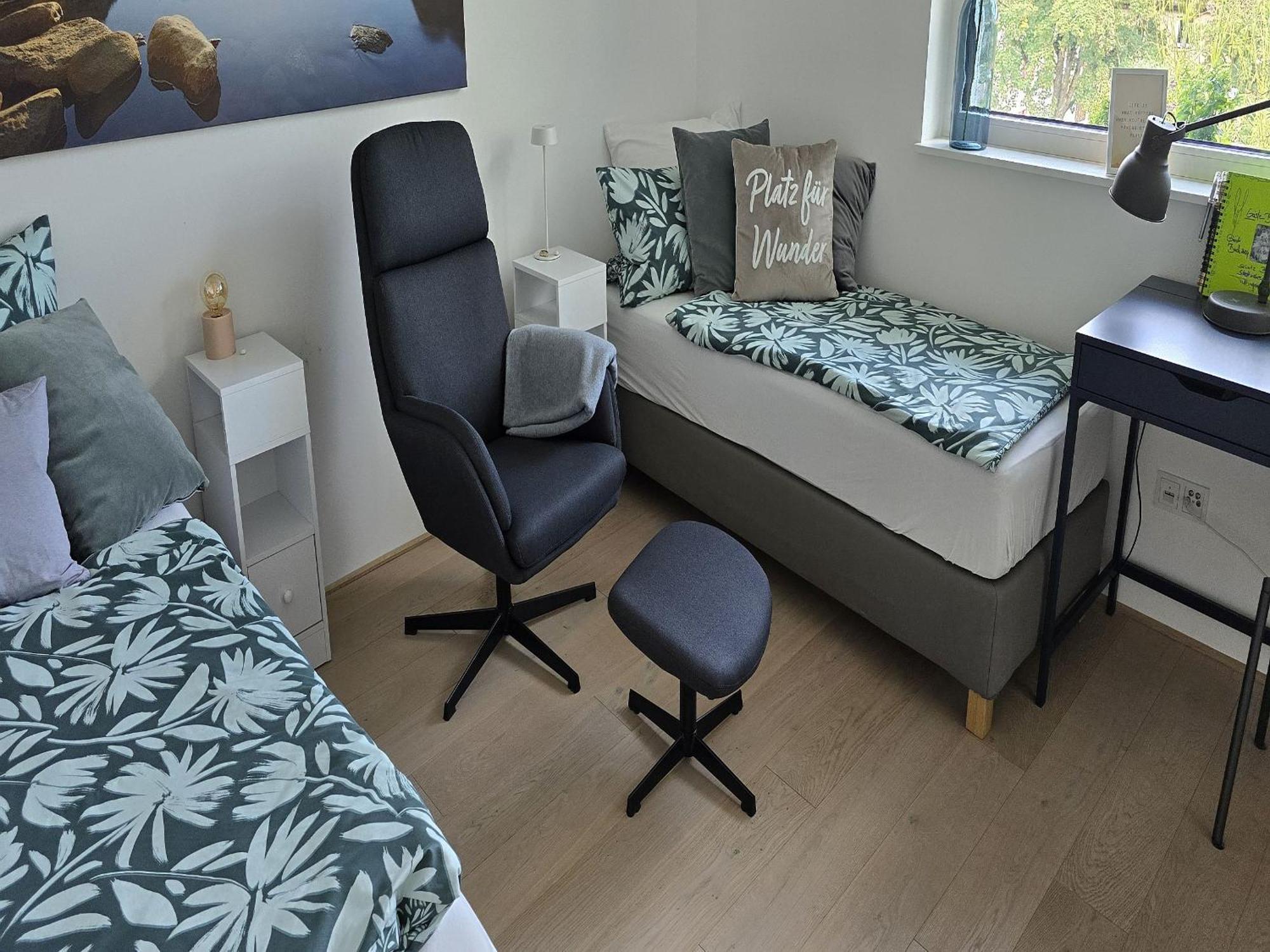 Stadtnahes Gaestezimmer Im Penthouse Bei Esi Tübingen Eksteriør billede