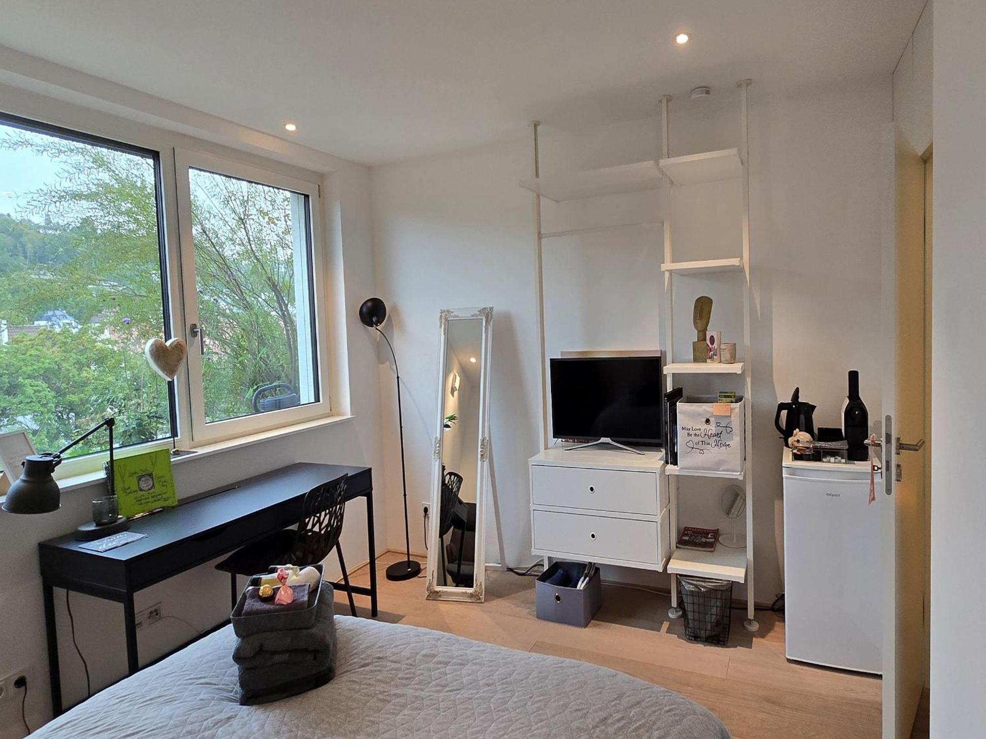 Stadtnahes Gaestezimmer Im Penthouse Bei Esi Tübingen Eksteriør billede